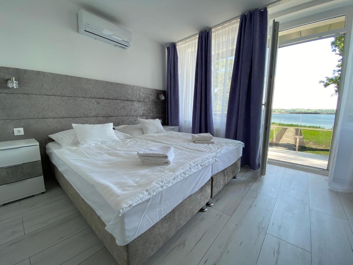 Q-Panzio Bed & Breakfast Tata Exterior photo
